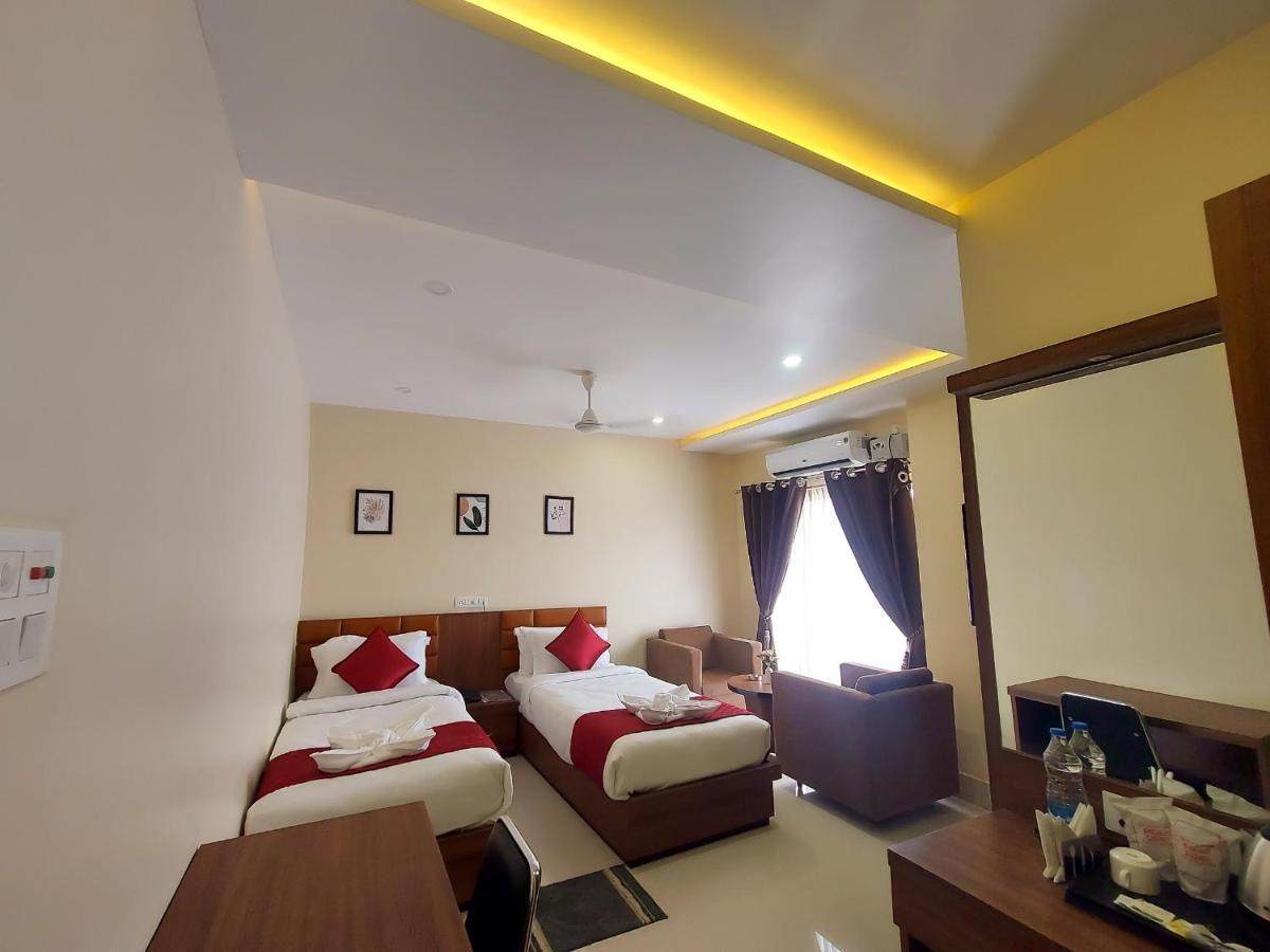 Hotel Bliss Джорхат Экстерьер фото